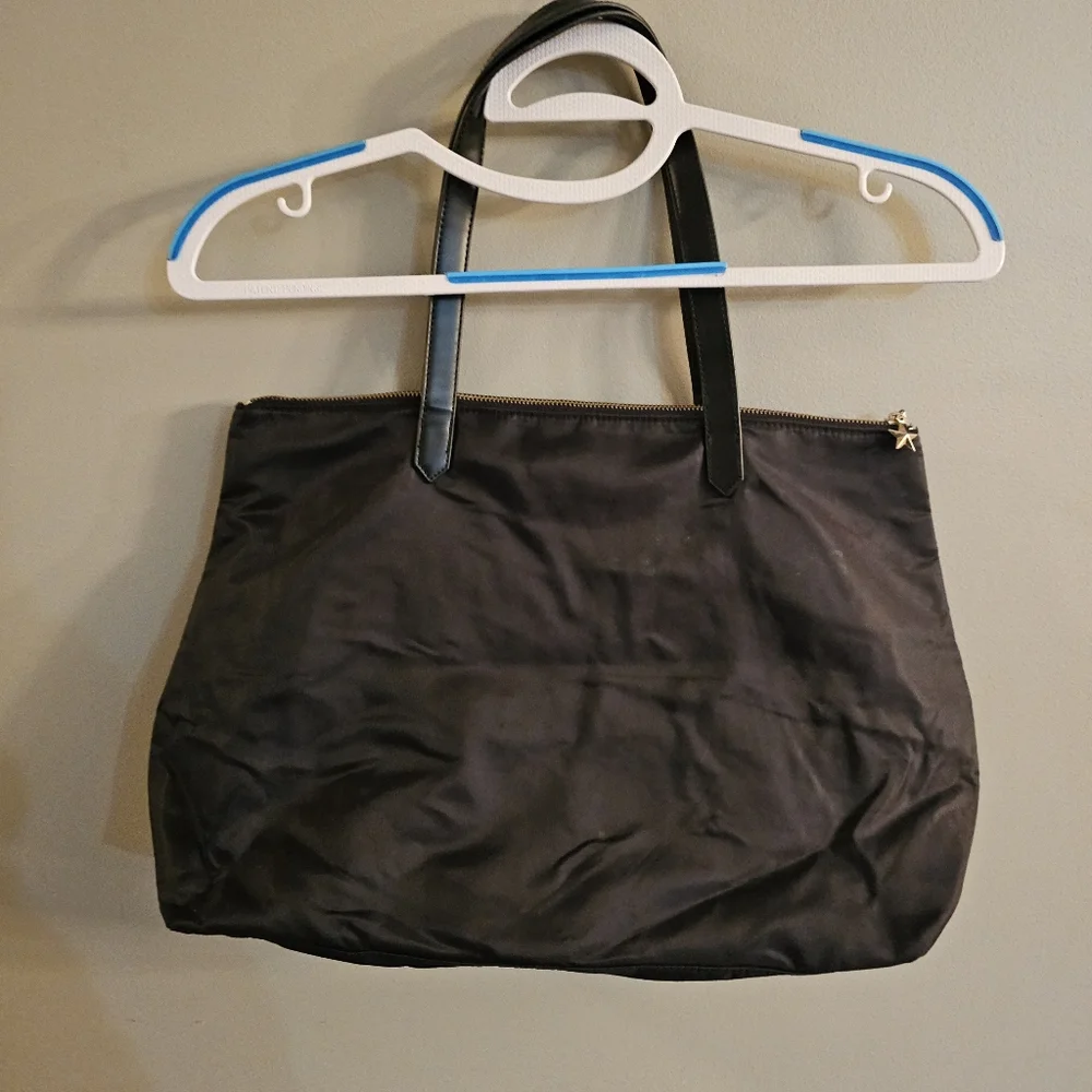 Givenchy Parfums Bag - Picture 4 of 6